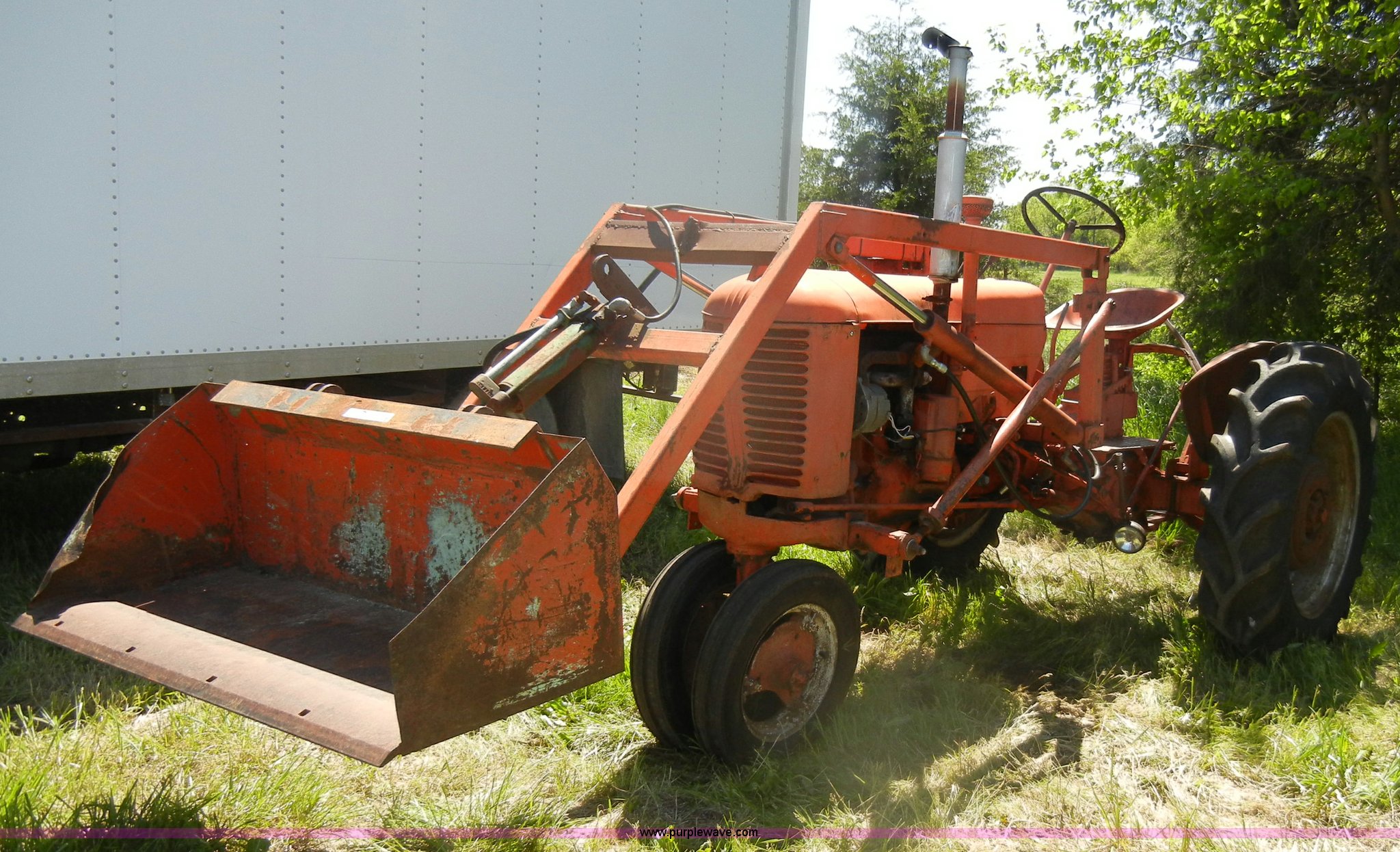 Case Vac Tractor with Loader Bucket in Centerville, KS Item K9751