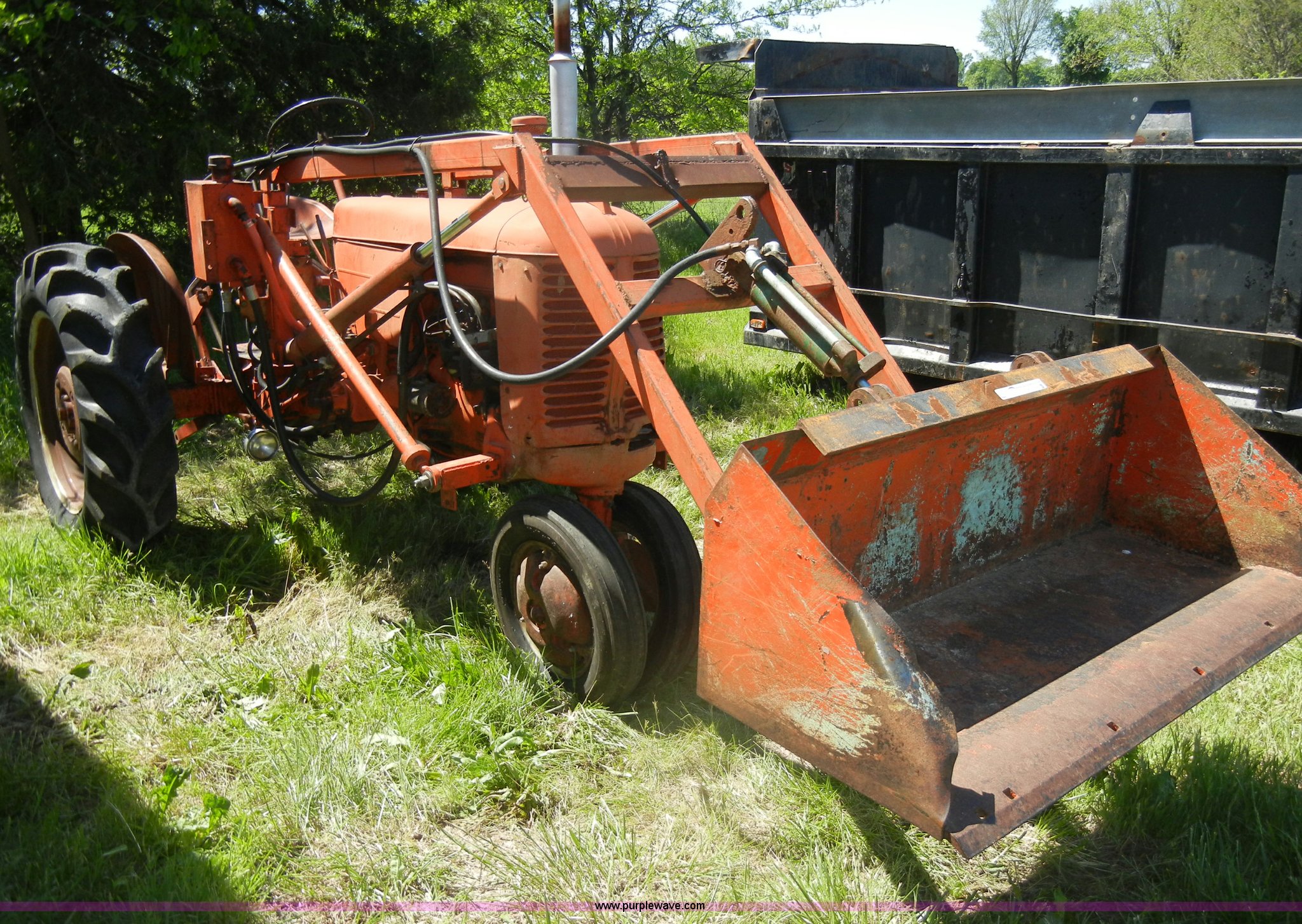 Case Vac Tractor with Loader Bucket in Centerville, KS Item K9751