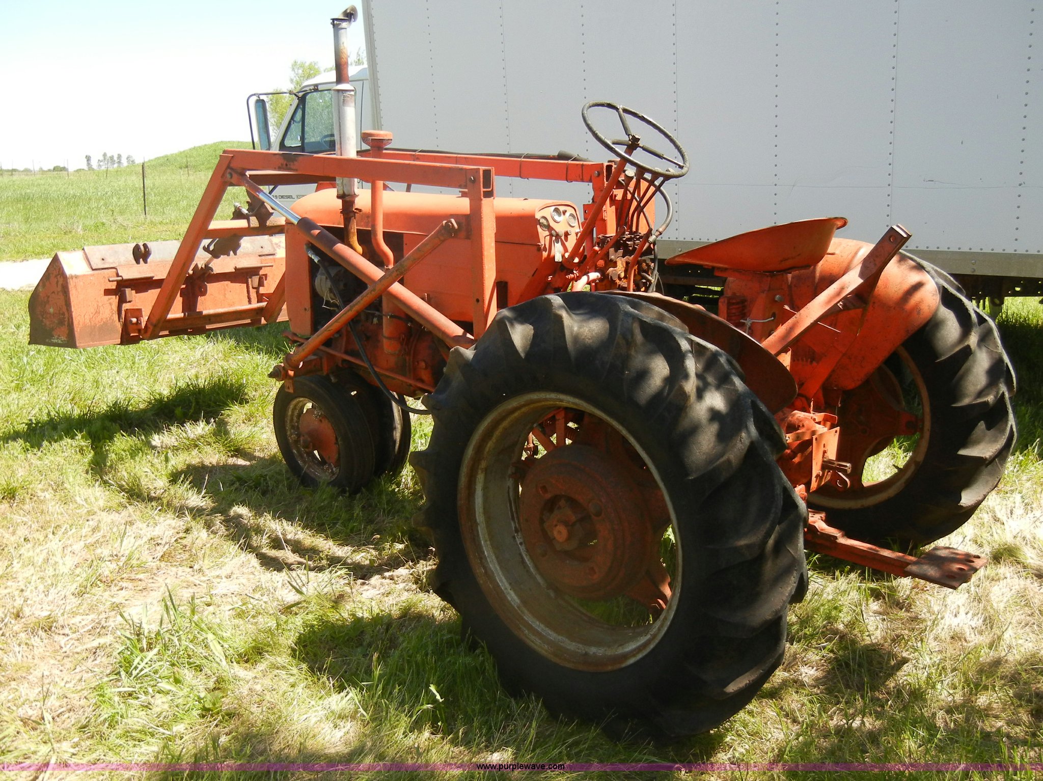 Case Vac Tractor with Loader Bucket in Centerville, KS Item K9751