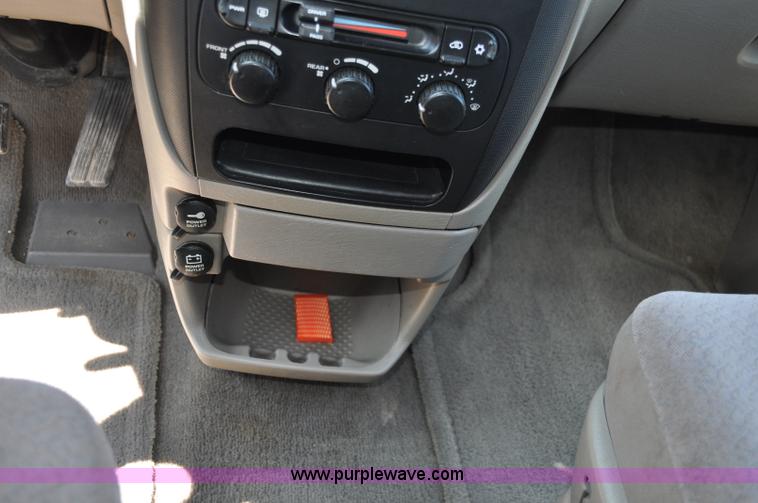 image for item A5909 2001 Dodge Grand Caravan Sport van