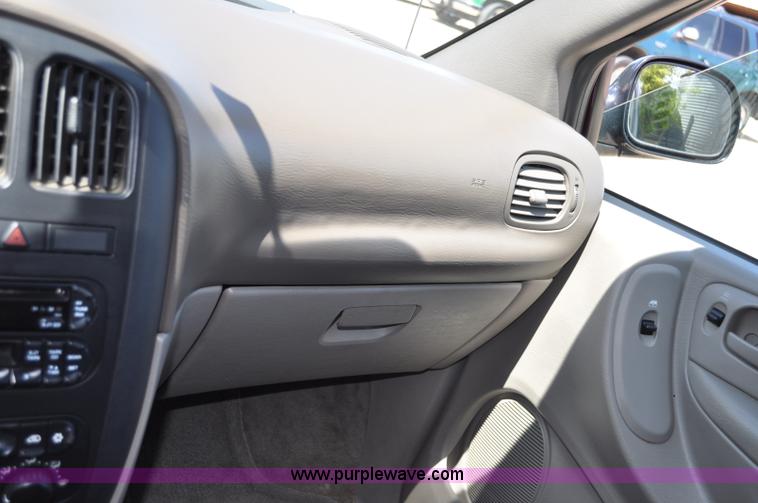 image for item A5909 2001 Dodge Grand Caravan Sport van