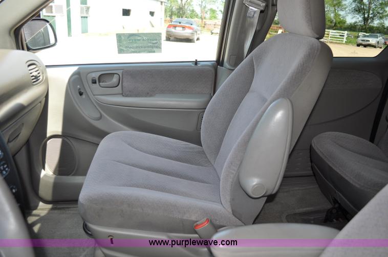 image for item A5909 2001 Dodge Grand Caravan Sport van