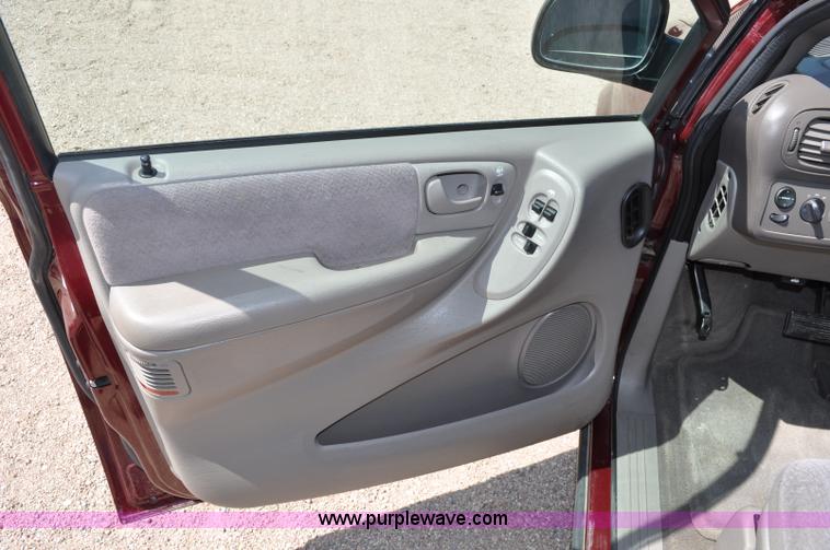 image for item A5909 2001 Dodge Grand Caravan Sport van