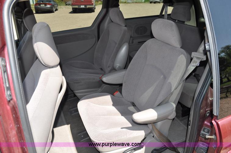 image for item A5909 2001 Dodge Grand Caravan Sport van