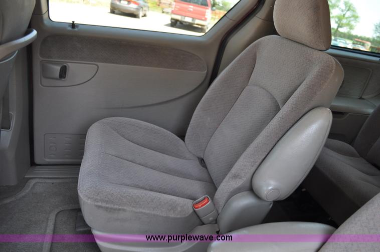 image for item A5909 2001 Dodge Grand Caravan Sport van