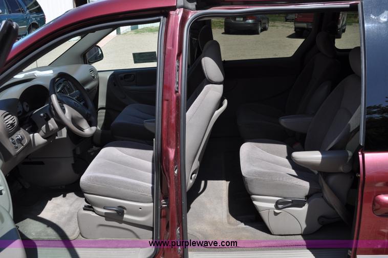 image for item A5909 2001 Dodge Grand Caravan Sport van