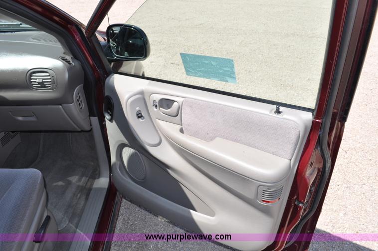 image for item A5909 2001 Dodge Grand Caravan Sport van