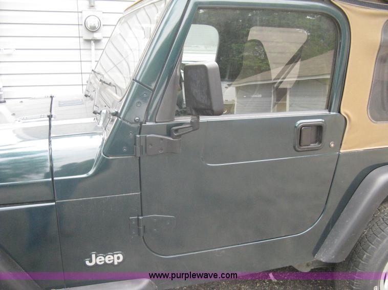 image for item A6368 1998 Jeep Wrangler SUV