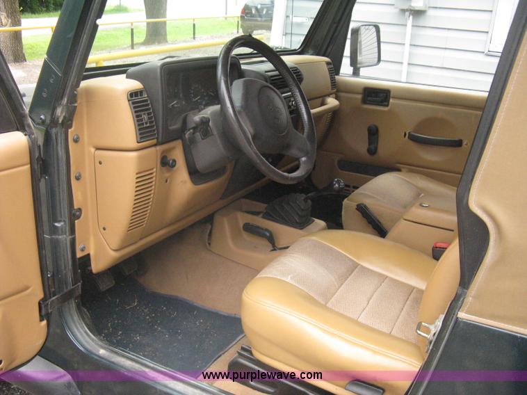 image for item A6368 1998 Jeep Wrangler SUV