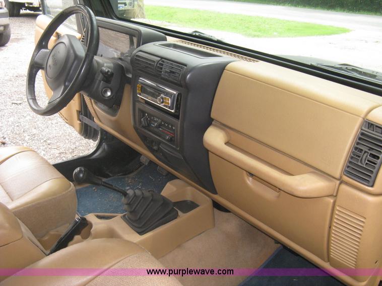 image for item A6368 1998 Jeep Wrangler SUV