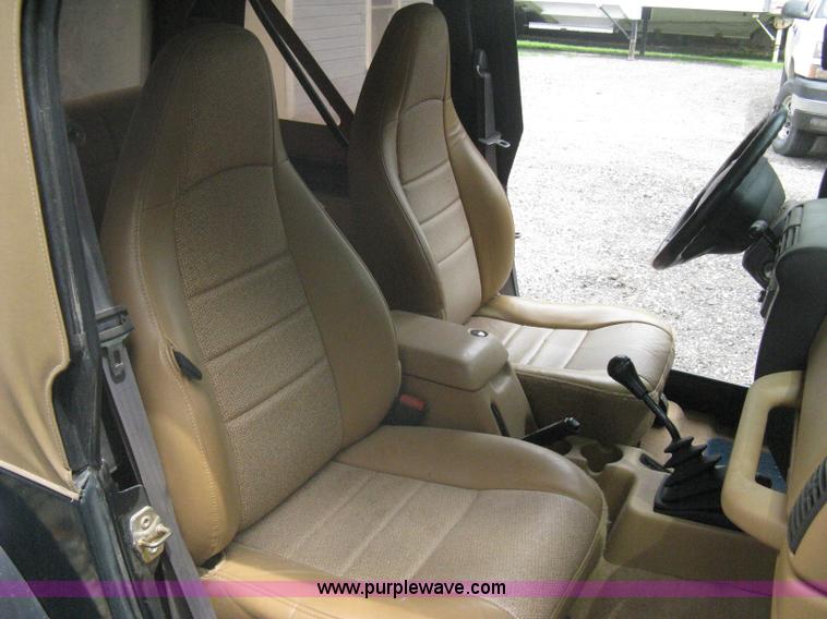 image for item A6368 1998 Jeep Wrangler SUV