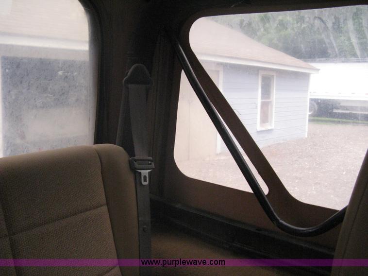 image for item A6368 1998 Jeep Wrangler SUV