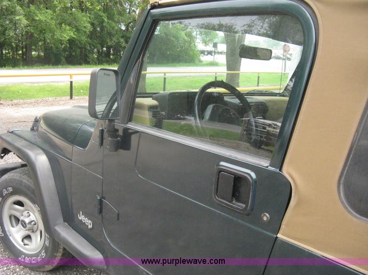 image for item A6368 1998 Jeep Wrangler SUV