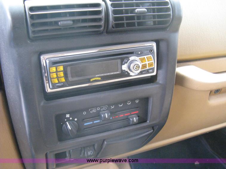 image for item A6368 1998 Jeep Wrangler SUV