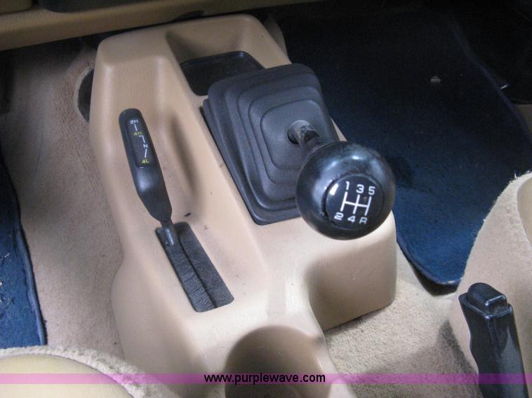 image for item A6368 1998 Jeep Wrangler SUV