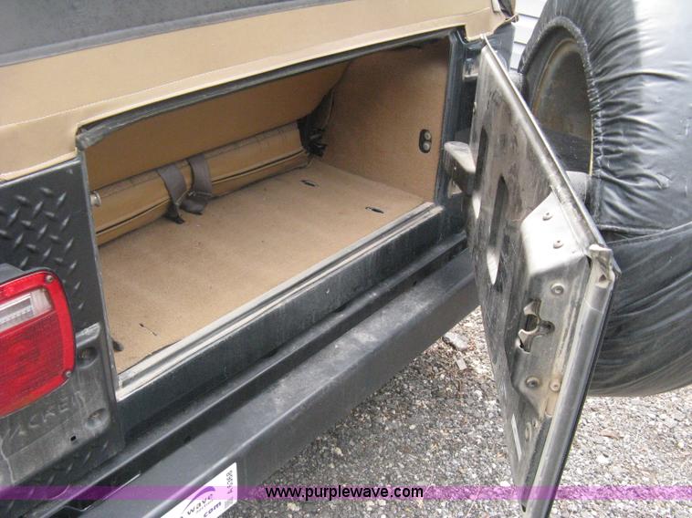 image for item A6368 1998 Jeep Wrangler SUV