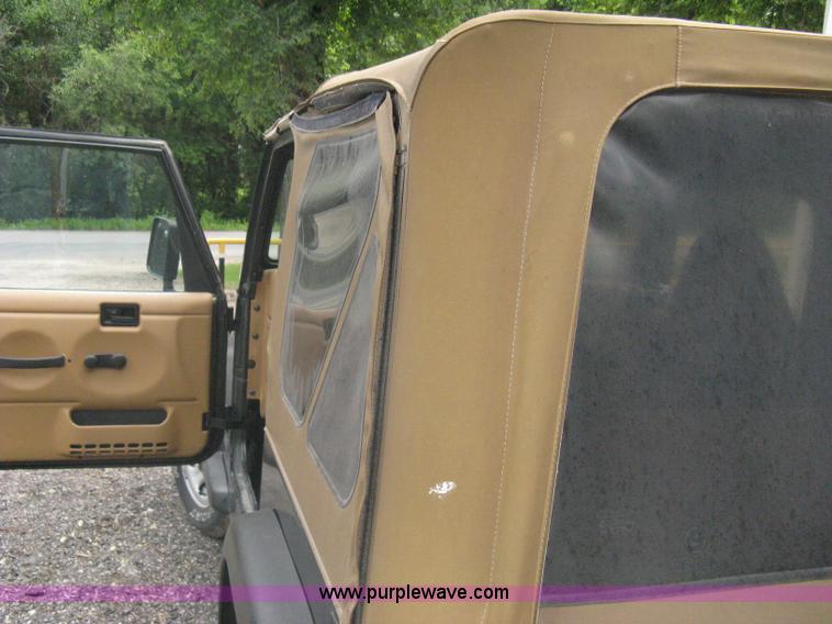image for item A6368 1998 Jeep Wrangler SUV