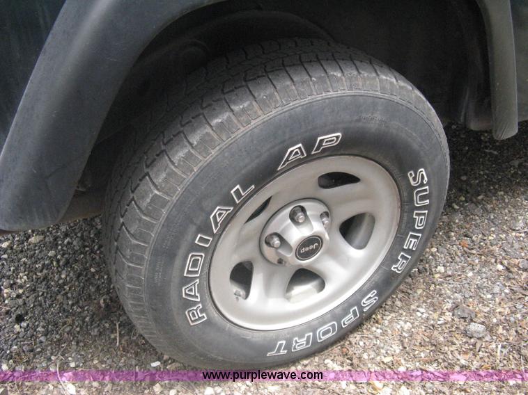 image for item A6368 1998 Jeep Wrangler SUV