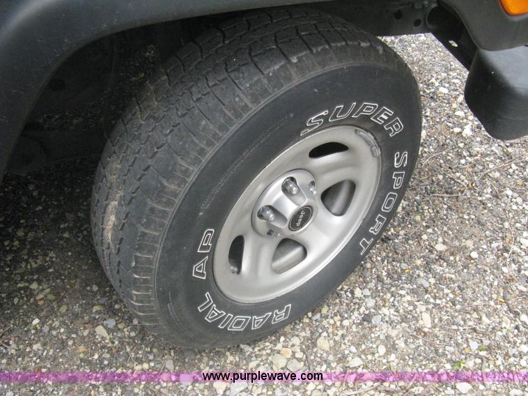 image for item A6368 1998 Jeep Wrangler SUV