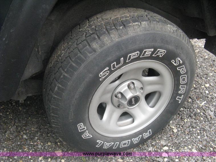 image for item A6368 1998 Jeep Wrangler SUV