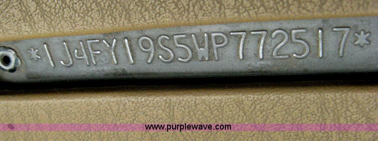 image for item A6368 1998 Jeep Wrangler SUV