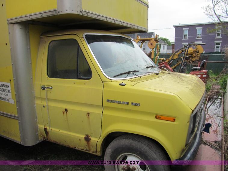 image for item A8302 1989 Ford E350 box truck