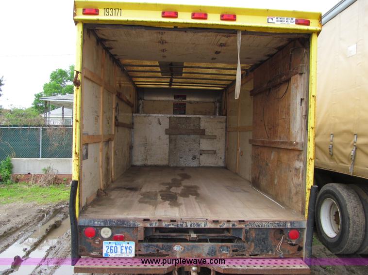 image for item A8302 1989 Ford E350 box truck