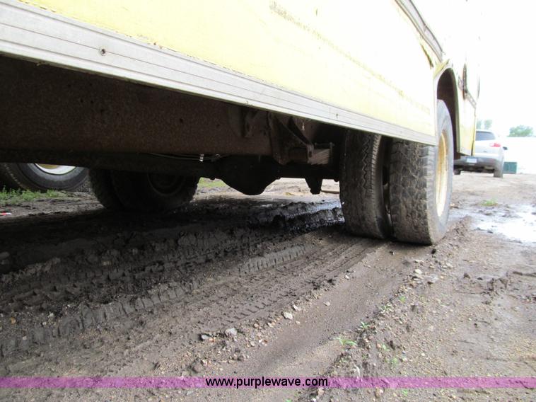 image for item A8302 1989 Ford E350 box truck