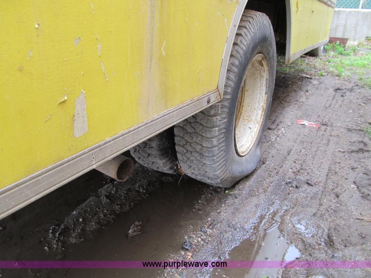 image for item A8302 1989 Ford E350 box truck