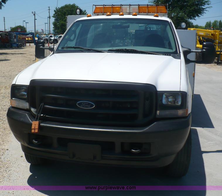 image for item B1280 2002 Ford F550 utility pickup truck