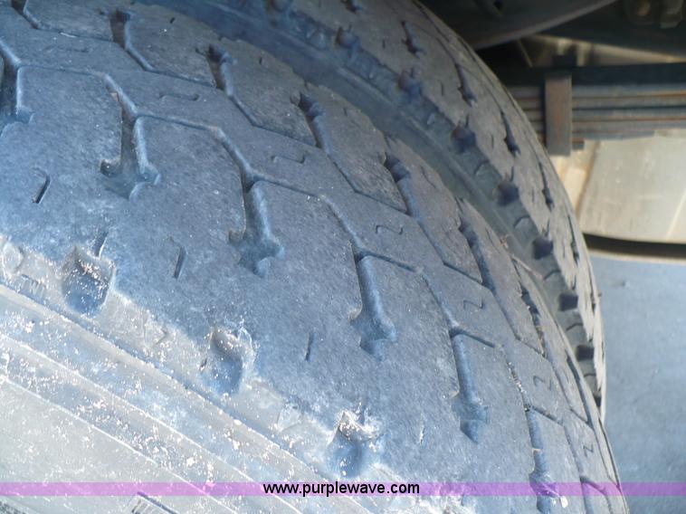 image for item B1280 2002 Ford F550 utility pickup truck