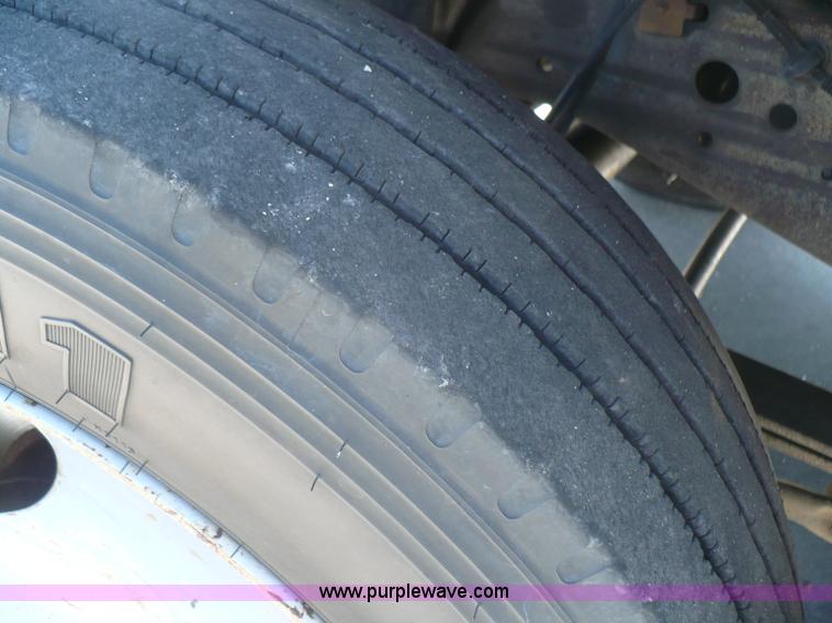 image for item B1280 2002 Ford F550 utility pickup truck