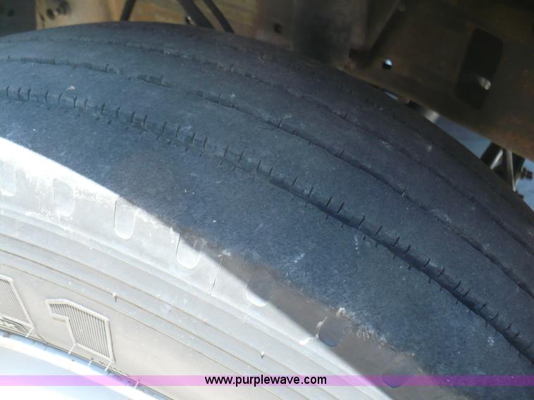 image for item B1280 2002 Ford F550 utility pickup truck