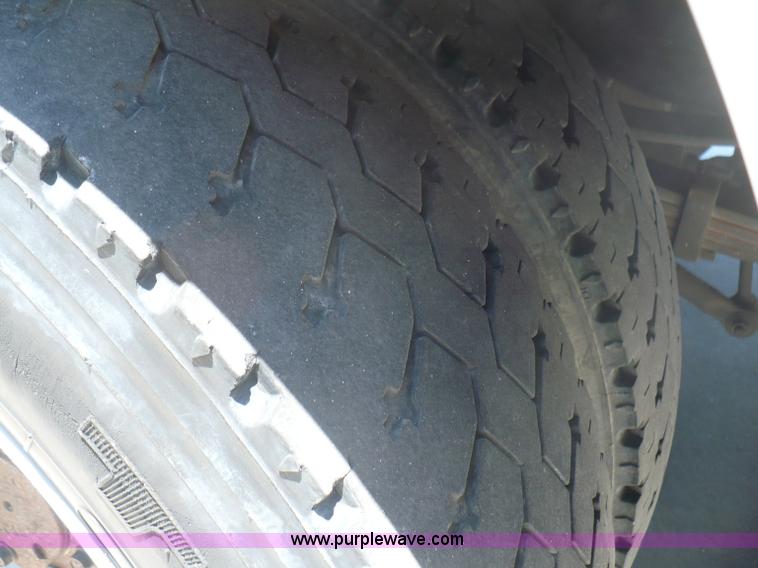 image for item B1280 2002 Ford F550 utility pickup truck