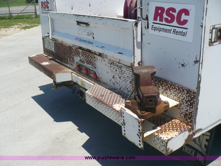 image for item B1280 2002 Ford F550 utility pickup truck