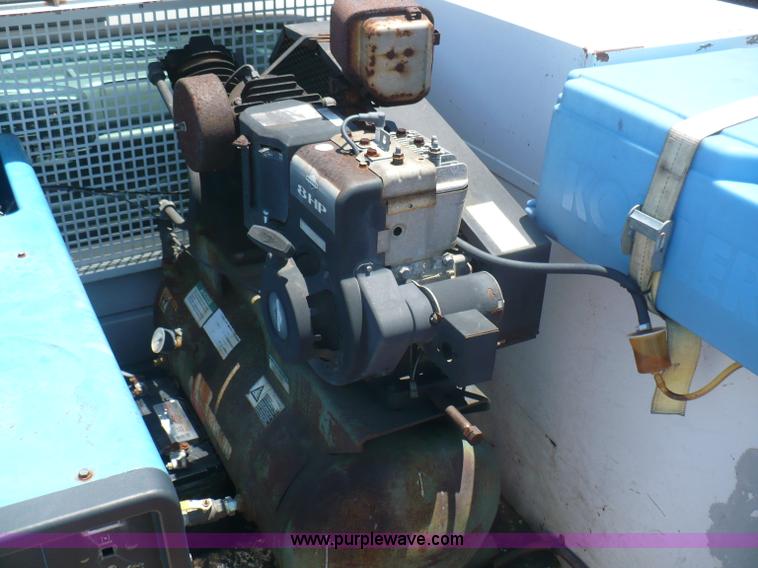 image for item B1280 2002 Ford F550 utility pickup truck