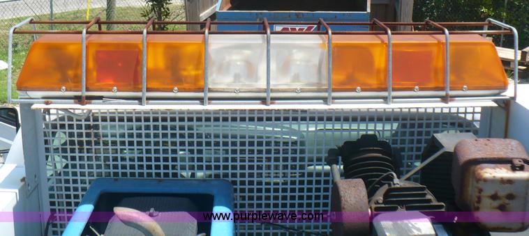 image for item B1280 2002 Ford F550 utility pickup truck