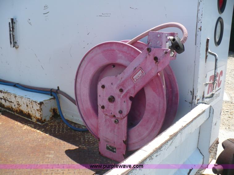 image for item B1280 2002 Ford F550 utility pickup truck