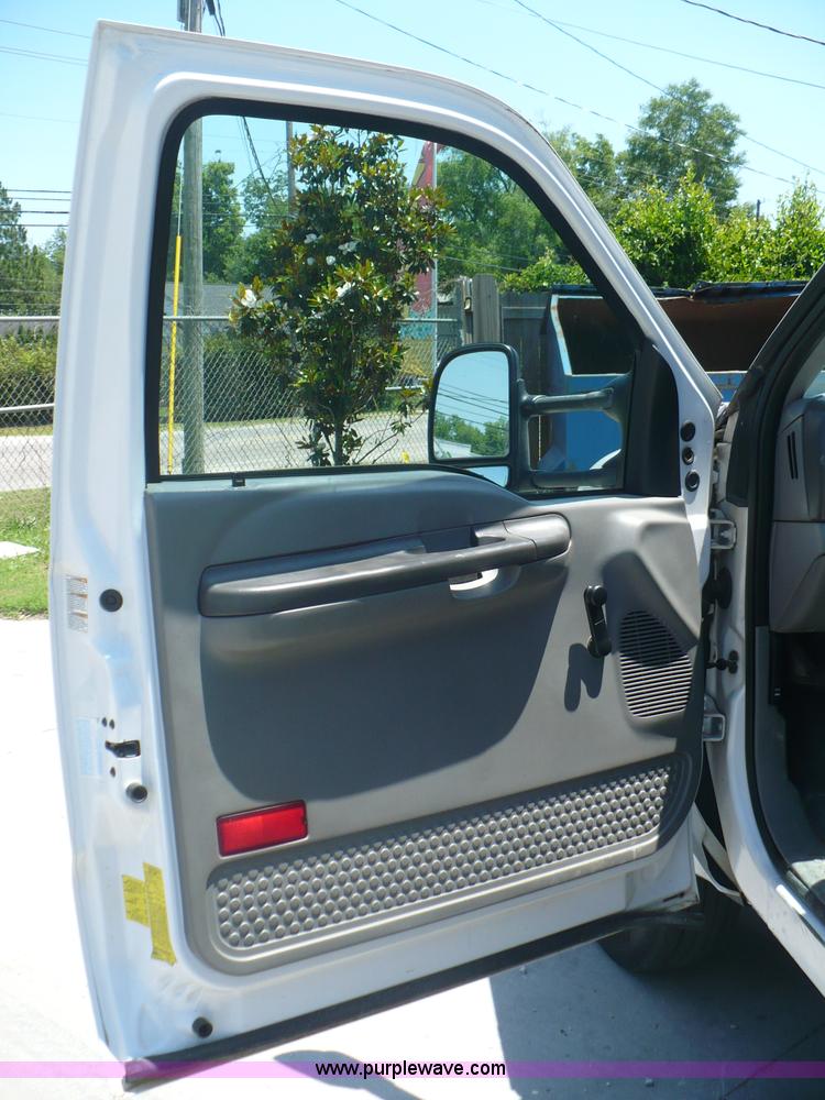 image for item B1280 2002 Ford F550 utility pickup truck