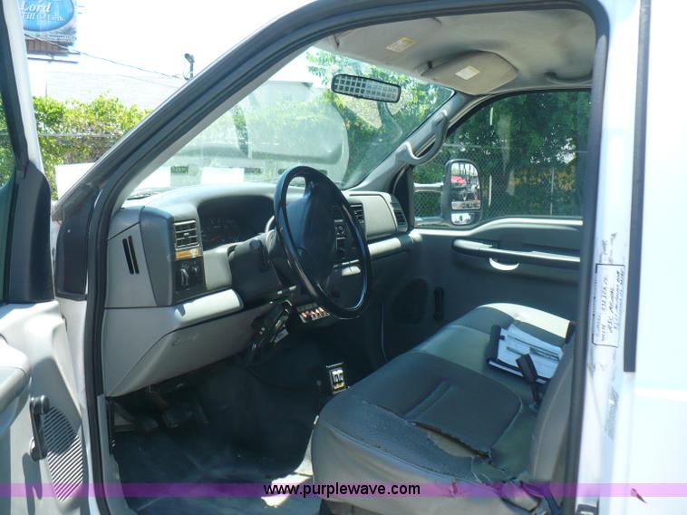 image for item B1280 2002 Ford F550 utility pickup truck
