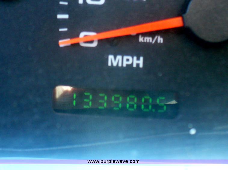 image for item B1280 2002 Ford F550 utility pickup truck