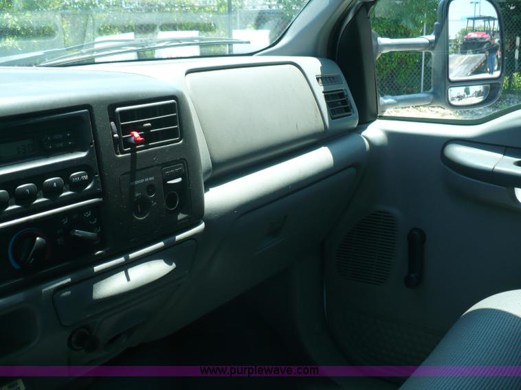 image for item B1280 2002 Ford F550 utility pickup truck