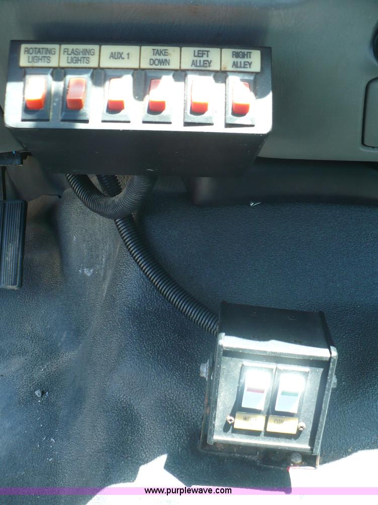 image for item B1280 2002 Ford F550 utility pickup truck