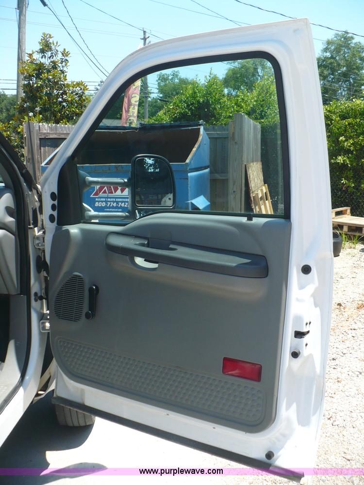 image for item B1280 2002 Ford F550 utility pickup truck