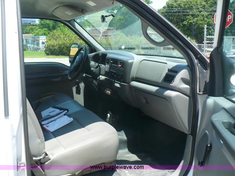 image for item B1280 2002 Ford F550 utility pickup truck