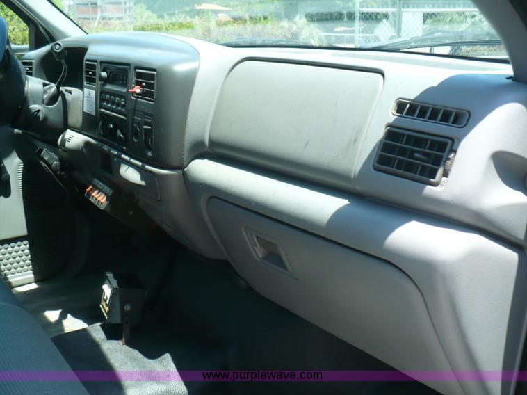 image for item B1280 2002 Ford F550 utility pickup truck