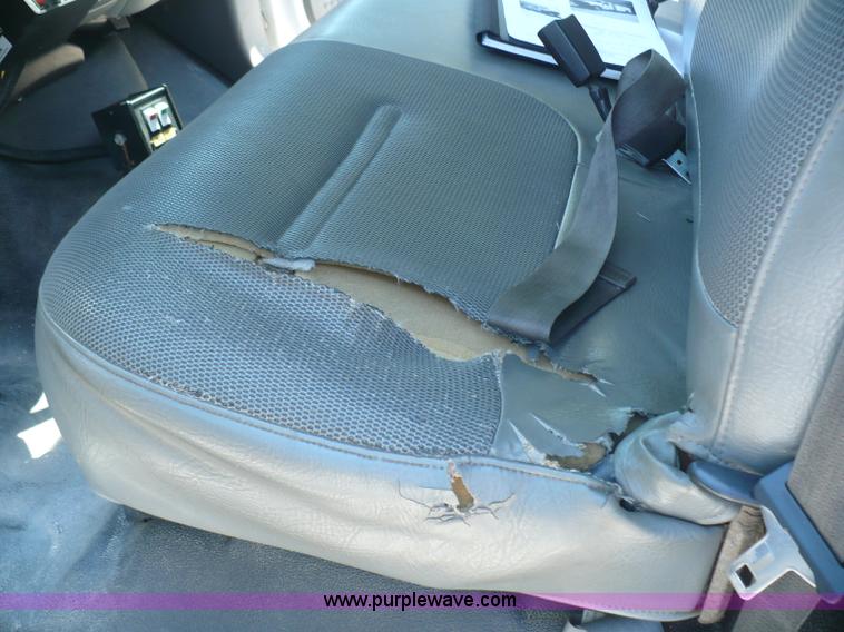 image for item B1280 2002 Ford F550 utility pickup truck