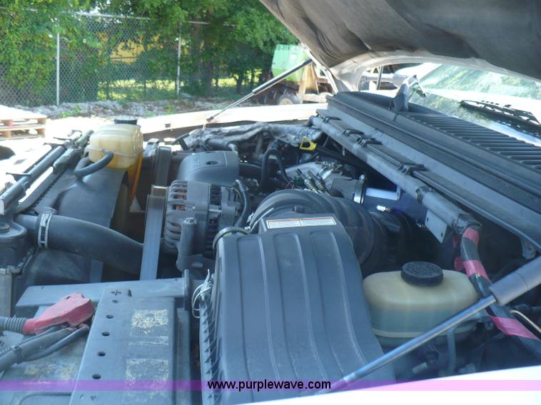 image for item B1280 2002 Ford F550 utility pickup truck