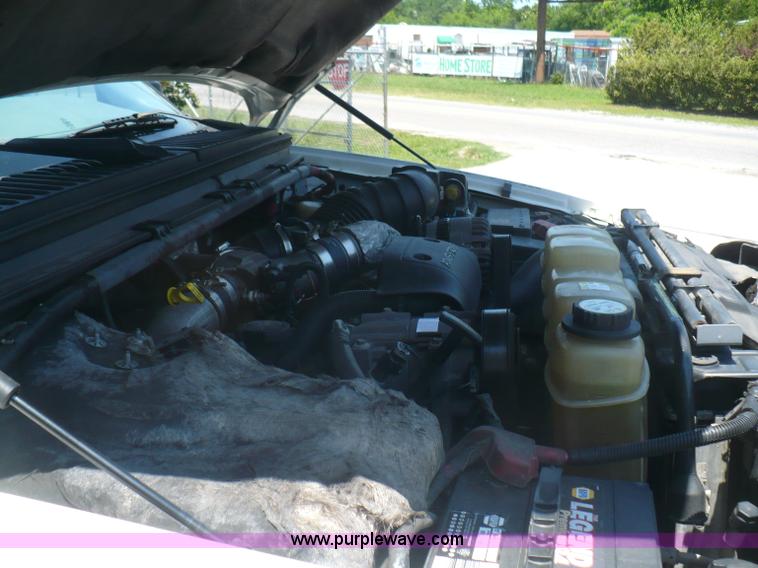 image for item B1280 2002 Ford F550 utility pickup truck