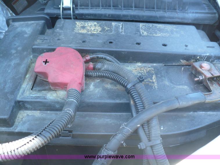 image for item B1280 2002 Ford F550 utility pickup truck